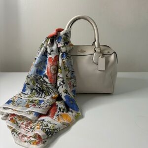 Floral Print Scarf with Multicolor Design